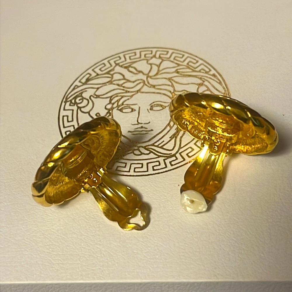 💎 Large CHANEL CC Gold tone logo large Vintage Clip on Earrings - Picture 6 of 10